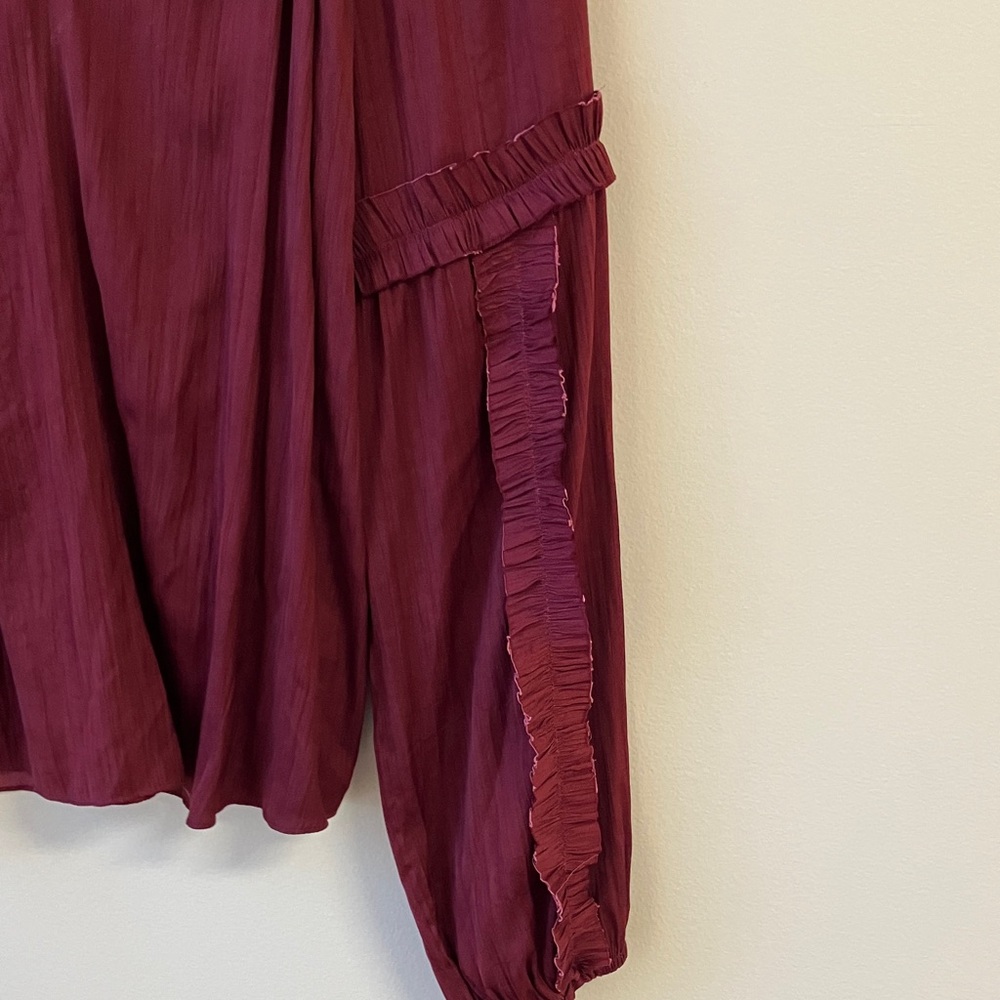 Socialite Ruffle Blouse - Picture 4 of 7
